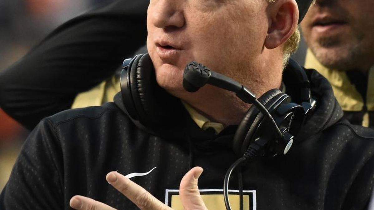 Idaho football coach Paul Petrino watches action against Auburn during the first half of their game, Saturday, Nov. 21, 2015, in Auburn, Ala. The Vandals close out their season at home Saturday against Texas State.