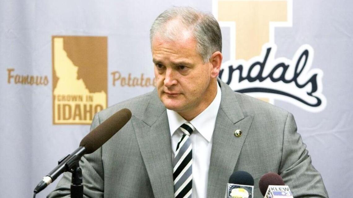 Should U of I athletic director lose his job? Student senate might recommend it