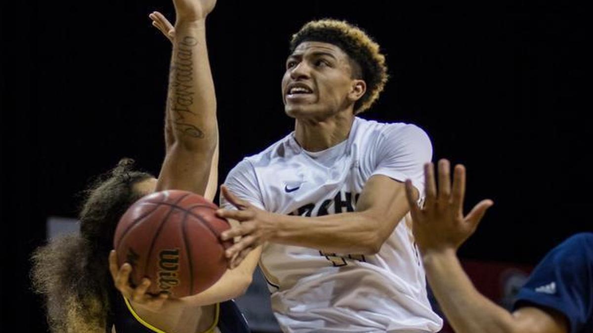 Heading into his senior season, guard Victor Sanders ranks 11th in career points in Idaho history with 1,215. He is one of 16 Vandals to reach 1,000 points in his career.