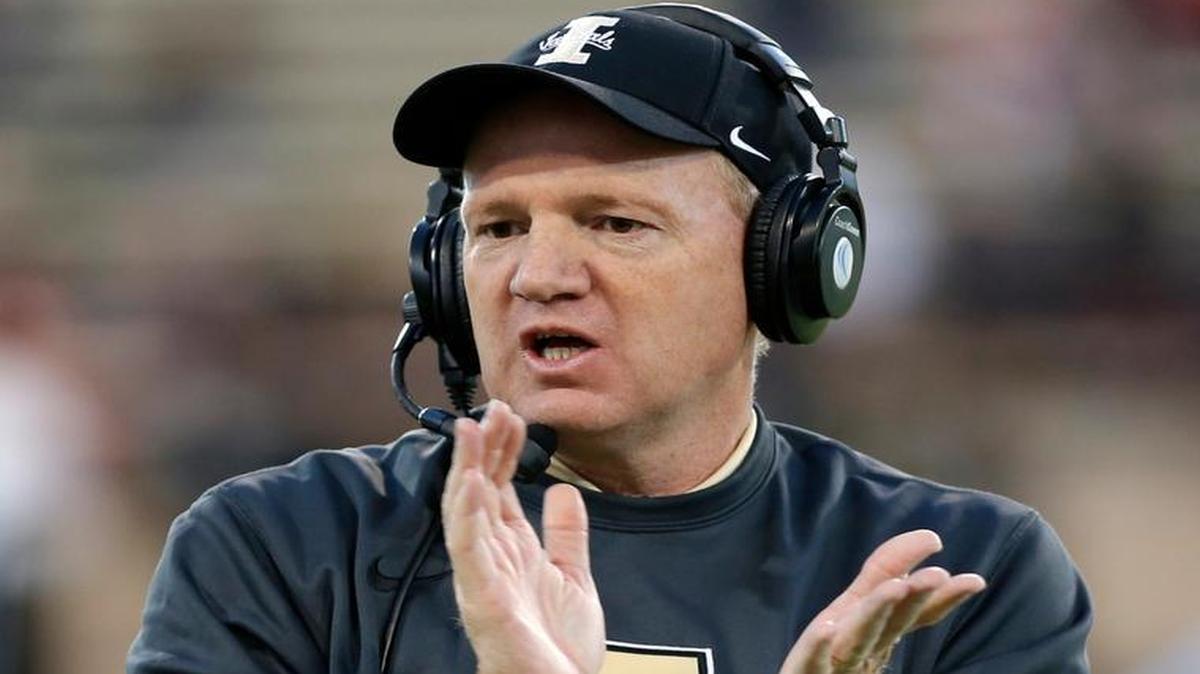 Idaho head coach Paul Petrino applauds during the first half of an NCAA college football game against New Mexico State in Las Cruces, N.M., Saturday, Oct. 31, 2015.