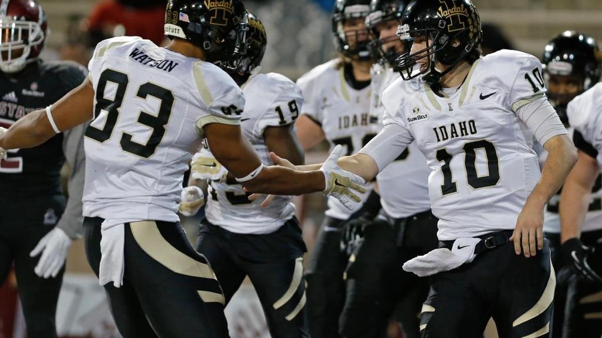 Idaho quarterback Matt Linehan (10) is congratulated by tight end Deon Watson after scoring a touchdown during the second half of their football game against New Mexico State in Las Cruces, N.M., on Saturday, Oct. 31, 2015.