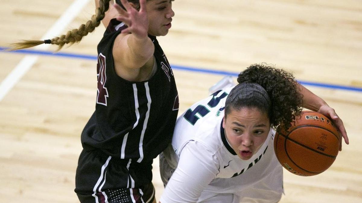 Mountain View’s Destiny Slocum drives to the basket past Centennial’s Ami Ti’a on Jan. 5 at Mountain View High.