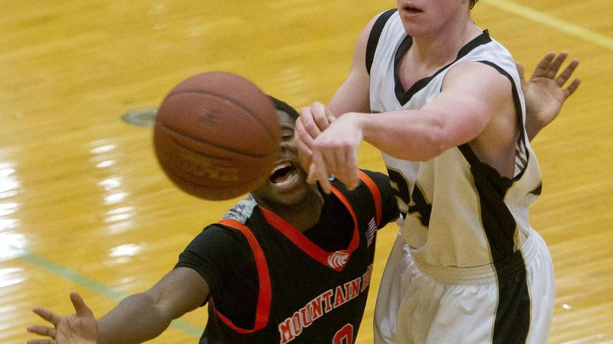 The Kuna boys basketball team had a slow start, but the Kavemen have come on strong recently with an unbeaten record in 4A SIC play. First-place Kuna continued their streak with a 42-35 win over second-place Mountain Home Friday Jan. 29, 2016 at Kuna.
