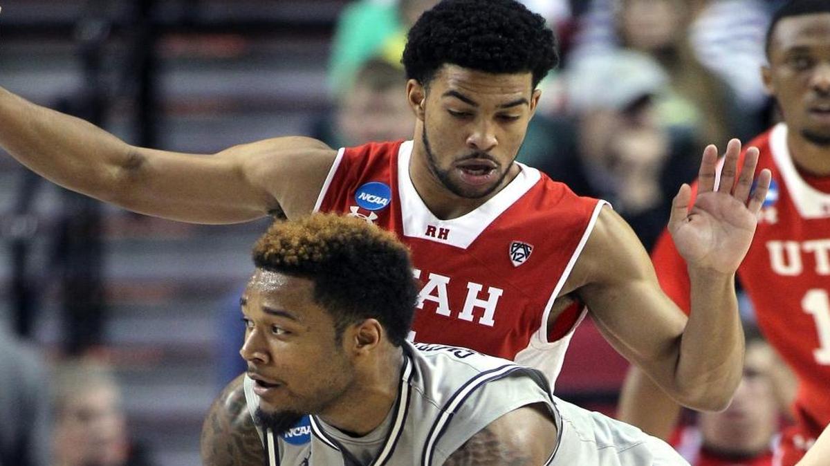 Utah’s Isaiah Wright guards Georgetown’s D’Vauntes Smith-Rivera in the second round of the NCAA tournament March 21 in Portland.