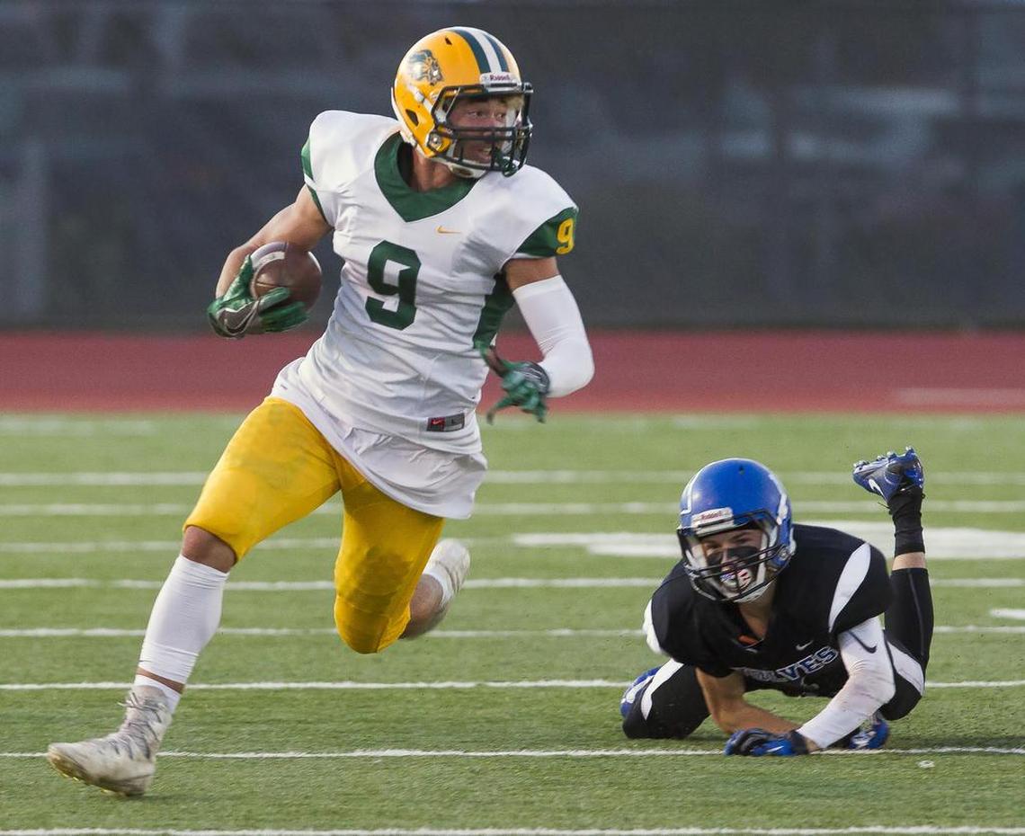 Borah’s Ellis Magnuson breaks away from Timberline’s Joey Banks on a punt return last season at Dona Larsen Park.