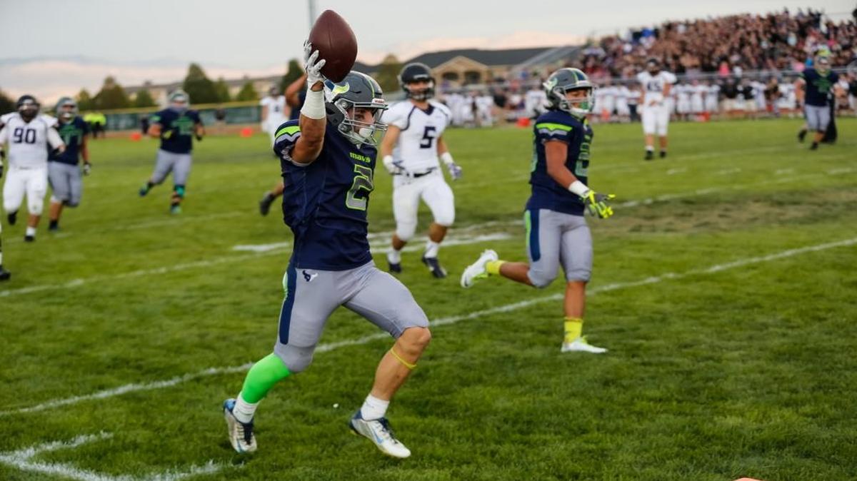Mountain View’s TreyTon Bell runs in for a touchdown against Rocky Mountain on Sept. 3.