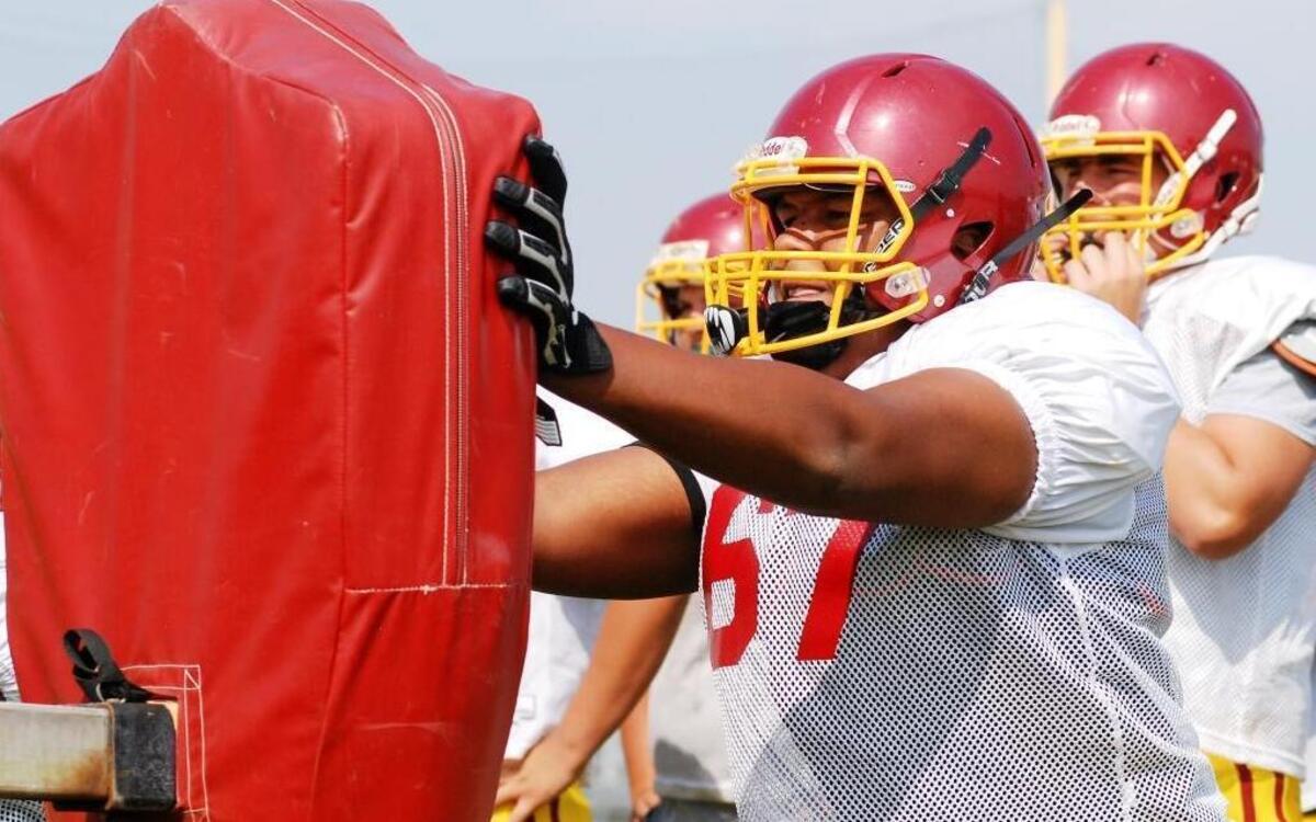 Columbia offensive lineman Brandon Kipper is set to sign with the University of Hawaii on National Signing Day.