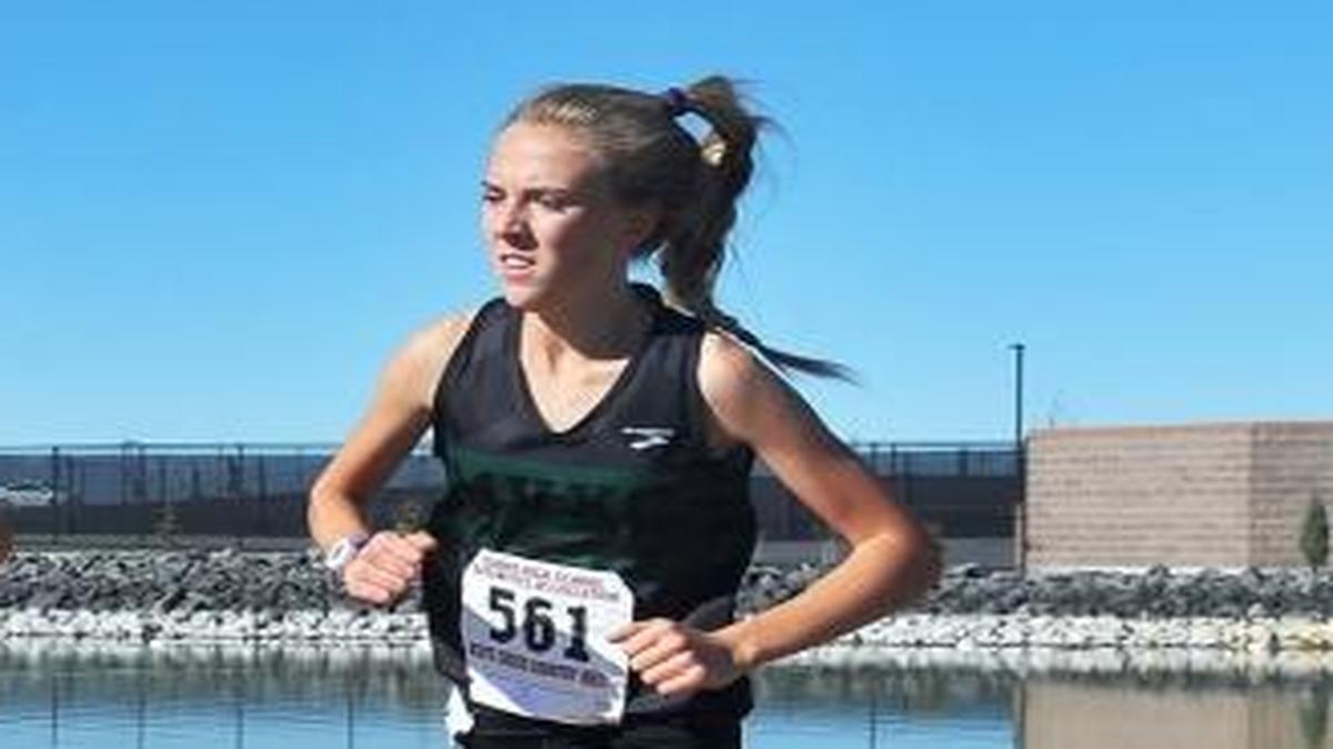 Mountain View’s Lexy Halladay, right, won the 5A girls state cross country meet Oct. 29, 2016, in Pocatello. Halladay was named the Gatorade Idaho girls cross country runner of the year on Monday.