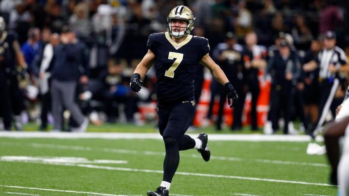 Taysom Hill made his NFL regular-season debut on special teams for the New Orleans Saints on Sunday. “We were looking at the inactive portion of the roster and you get over to that list and say, ‘All right, who can help us in the kicking game?’ ” Saints coach Sean Payton said. “He did well.”
