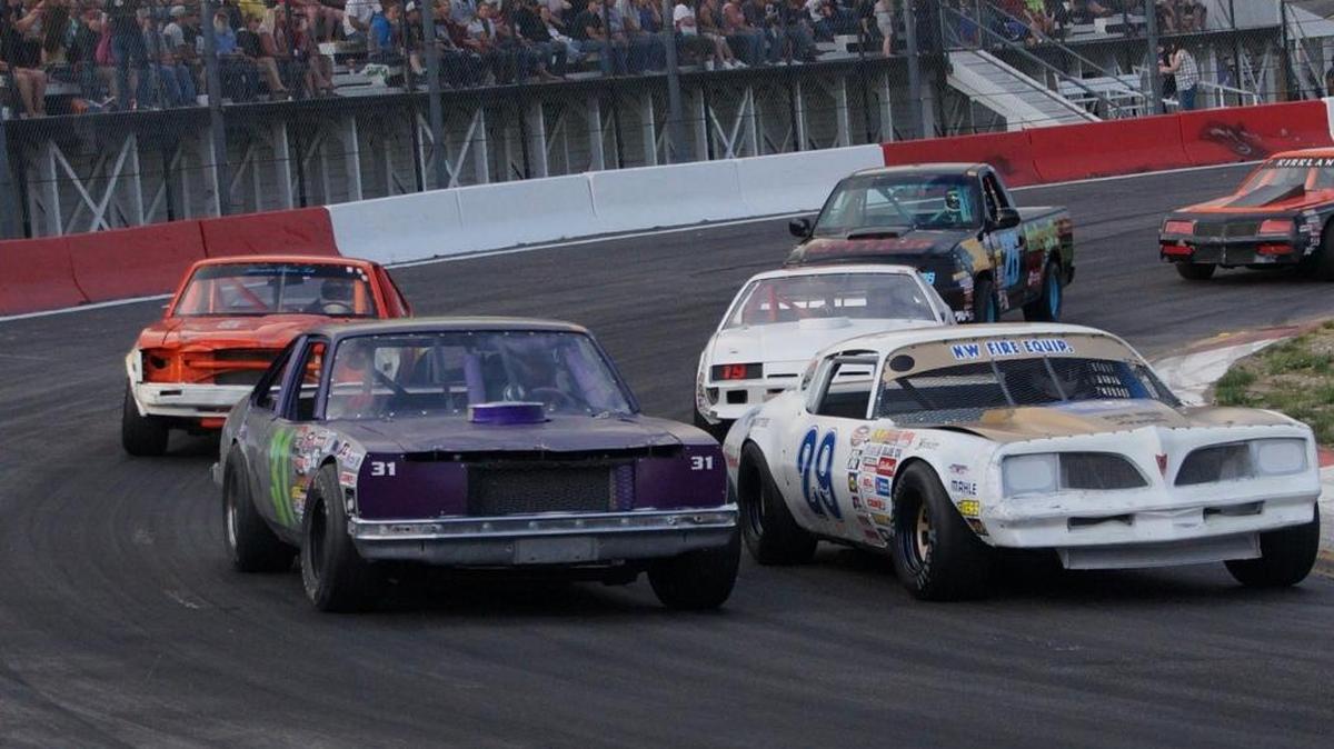 Brian Hyde (29) and Micky Lawson battle for the lead late in the May 15 Claimer Stock main event.