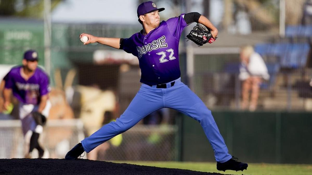 Javier Medina thows a pitch against Salem-Keizer at Memorial Stadium on Tuesday.